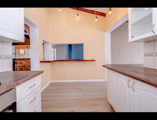 5 BEDROOM HOUSE FOR SALE IN WELTEVREDEN PARK